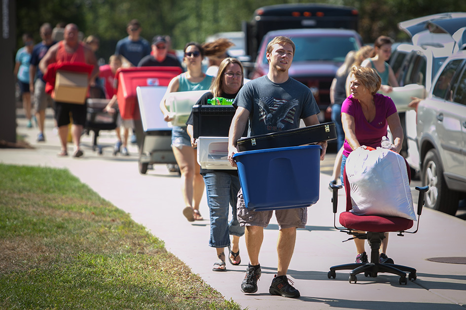 Bradley students on move in day