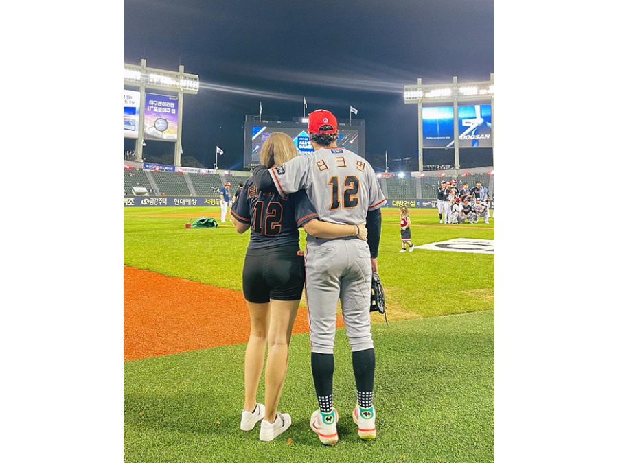 Photo of Mike and Eileen Ristau Tauchman together before the baseball game.